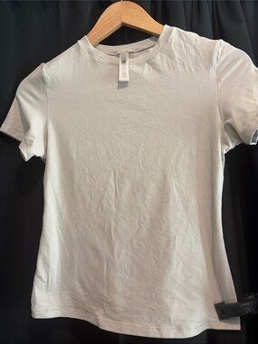 Skims brand light tan tee, never worn only washed